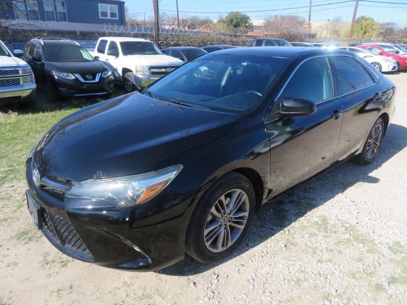 Toyota Camry Vehicle Full-screen Gallery Image 02