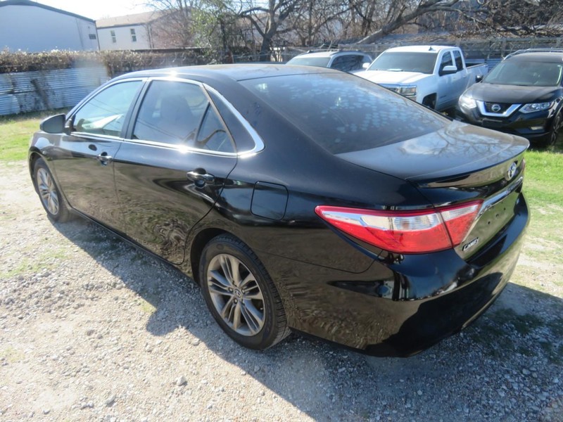 Toyota Camry Vehicle Full-screen Gallery Image 03