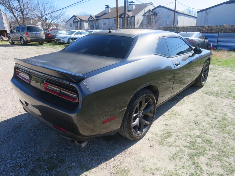 Dodge Challenger Vehicle Full-screen Gallery Image 04