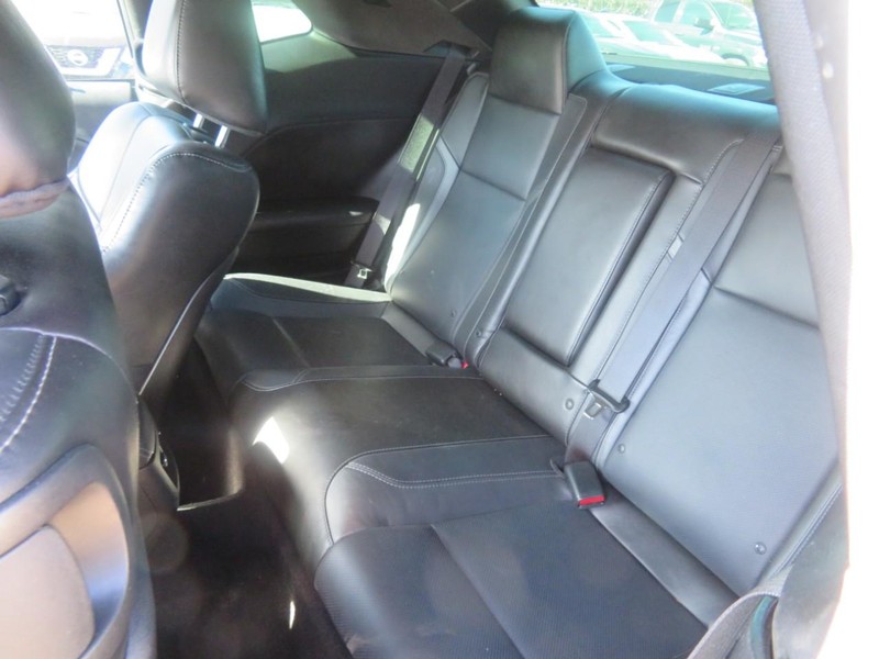 Dodge Challenger Vehicle Full-screen Gallery Image 06