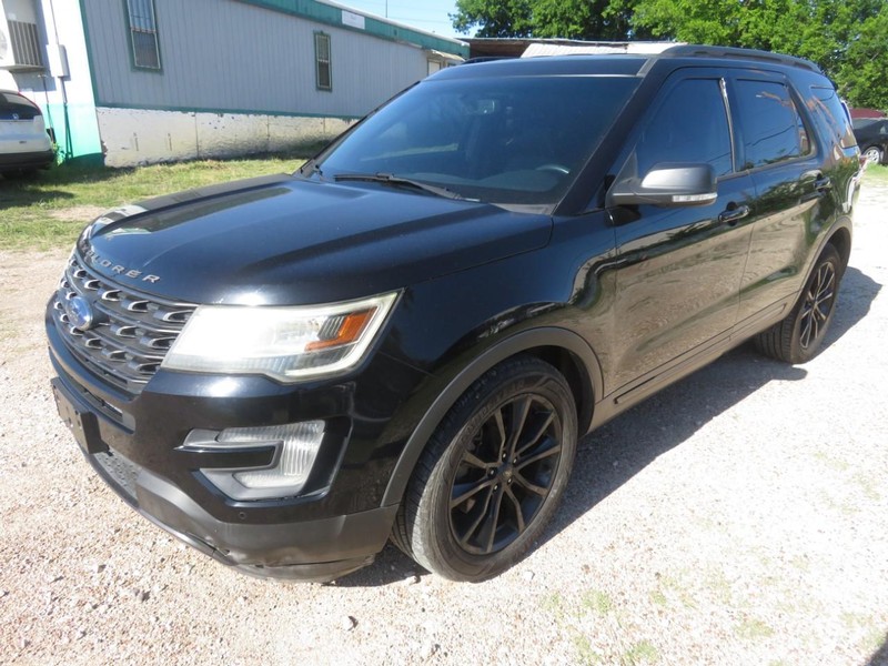 Ford Explorer Vehicle Full-screen Gallery Image 02