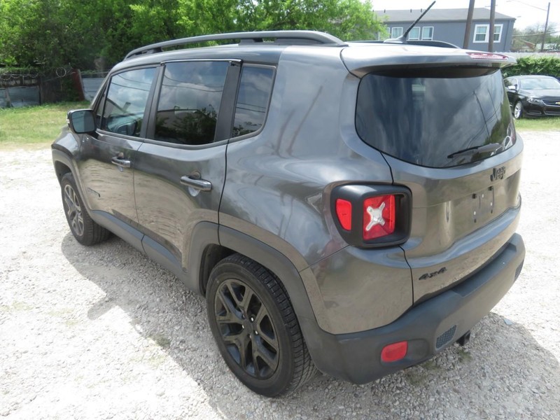 Jeep Renegade Vehicle Full-screen Gallery Image 03