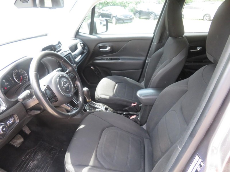 Jeep Renegade Vehicle Full-screen Gallery Image 05