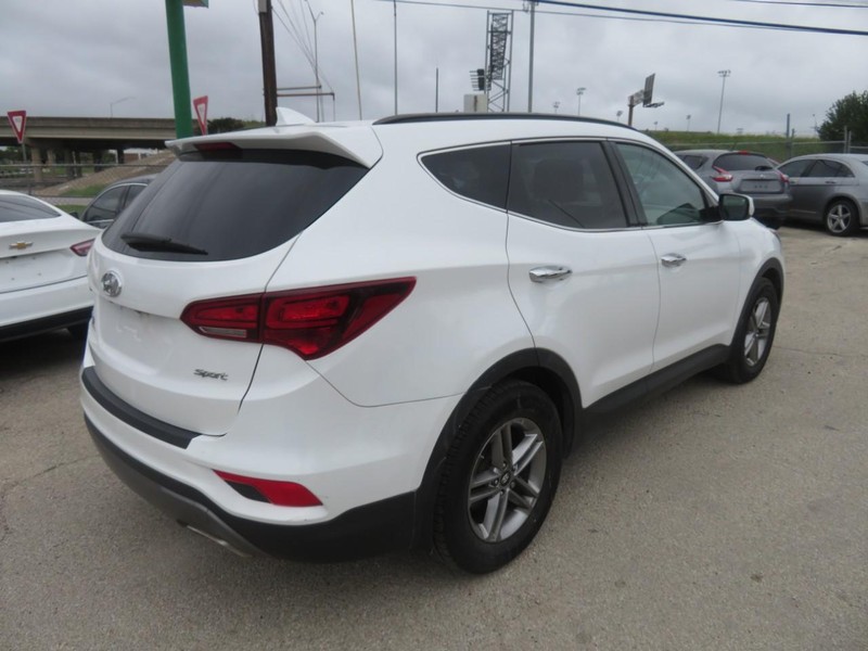 Hyundai Santa Fe Sport Vehicle Full-screen Gallery Image 04