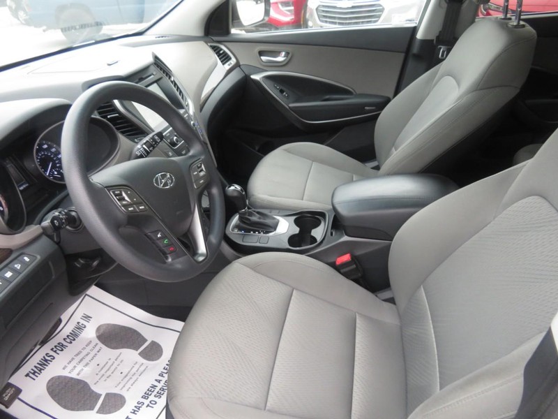 Hyundai Santa Fe Sport Vehicle Full-screen Gallery Image 05