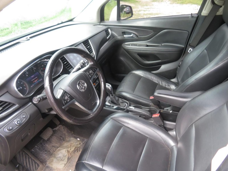 Buick Encore Vehicle Full-screen Gallery Image 05