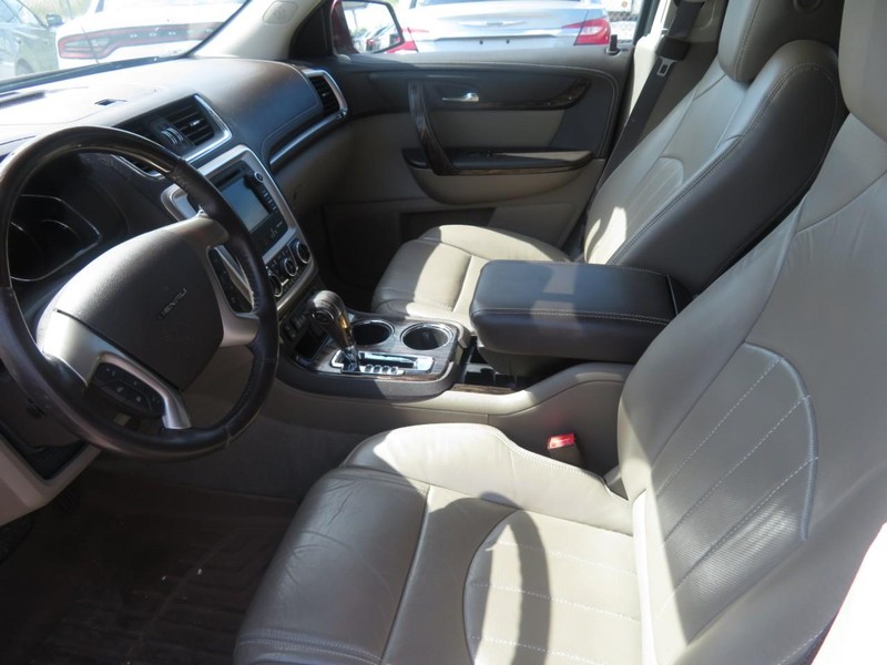 GMC Acadia Vehicle Full-screen Gallery Image 05