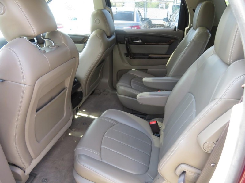 GMC Acadia Vehicle Full-screen Gallery Image 06