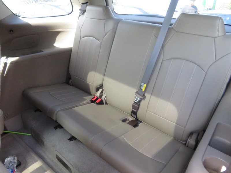 GMC Acadia Vehicle Full-screen Gallery Image 07