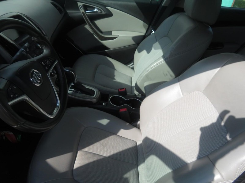 Buick Verano Vehicle Full-screen Gallery Image 05