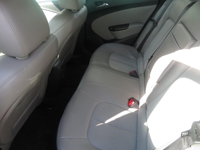 Buick Verano Vehicle Full-screen Gallery Image 06