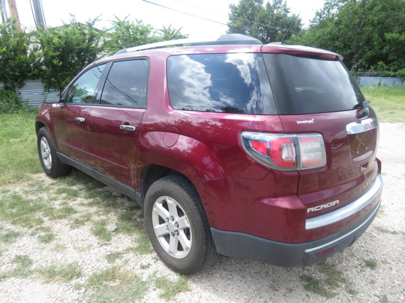GMC Acadia Vehicle Full-screen Gallery Image 03