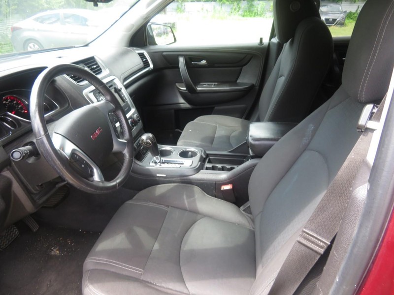 GMC Acadia Vehicle Full-screen Gallery Image 05