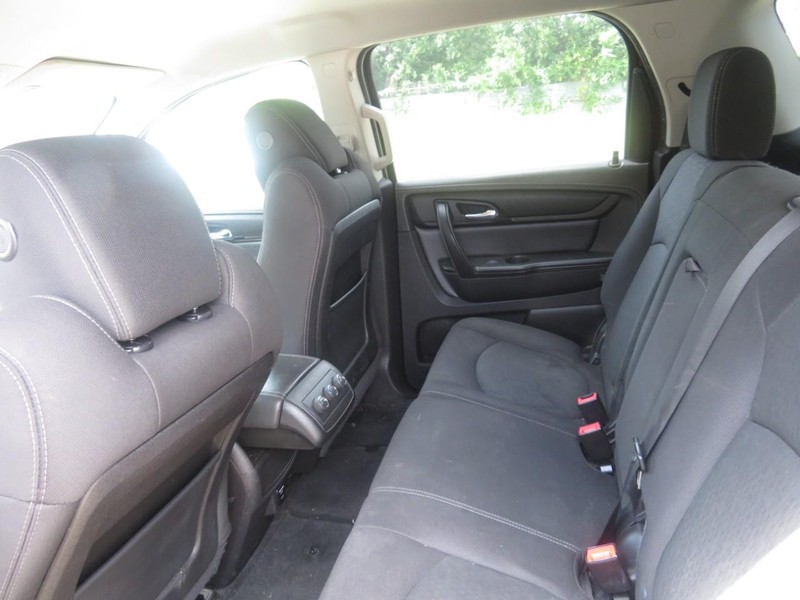 GMC Acadia Vehicle Full-screen Gallery Image 06