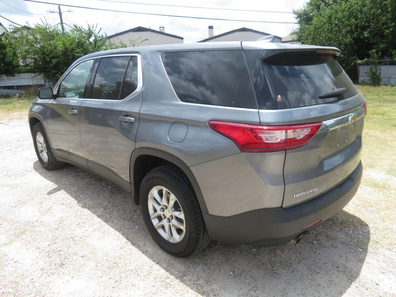 Chevrolet Traverse Vehicle Full-screen Gallery Image 03