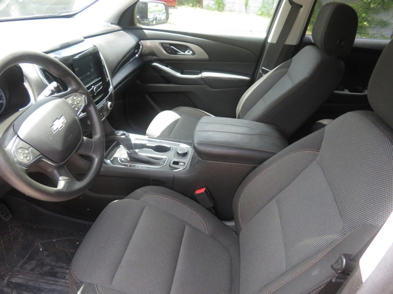 Chevrolet Traverse Vehicle Full-screen Gallery Image 05