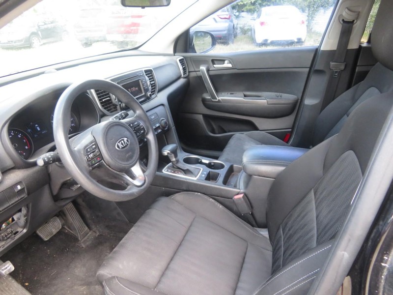 Kia Sportage Vehicle Full-screen Gallery Image 05