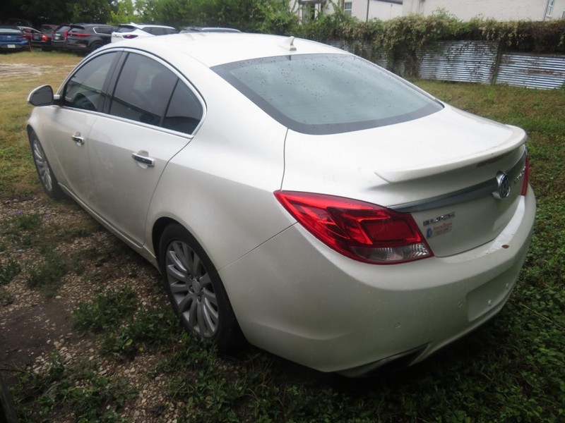Buick Regal Vehicle Full-screen Gallery Image 03
