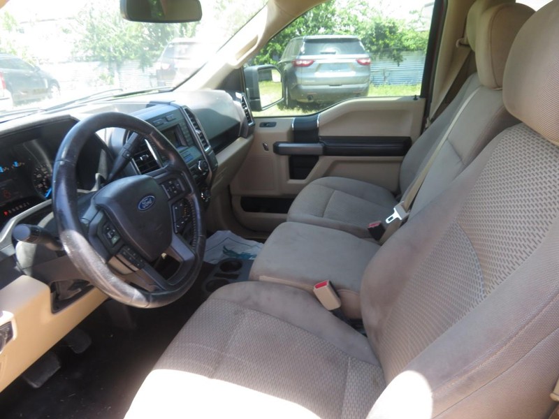 Ford F-150 Vehicle Full-screen Gallery Image 05