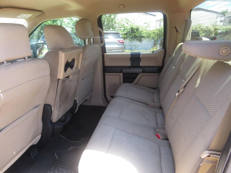 Ford F-150 Vehicle Full-screen Gallery Image 06