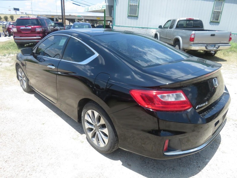 Honda Accord Coupe Vehicle Full-screen Gallery Image 03