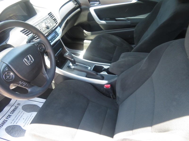 Honda Accord Coupe Vehicle Full-screen Gallery Image 05