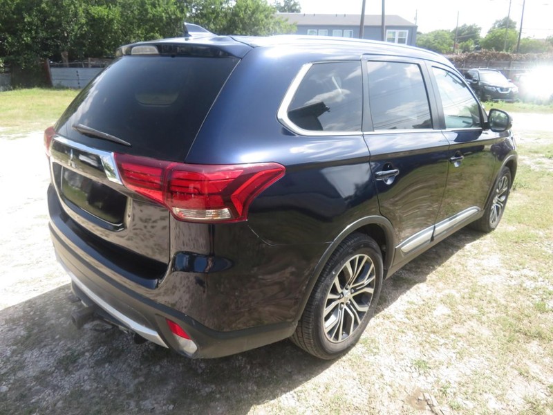 Mitsubishi Outlander Vehicle Full-screen Gallery Image 04