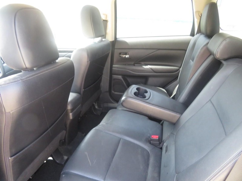 Mitsubishi Outlander Vehicle Full-screen Gallery Image 06