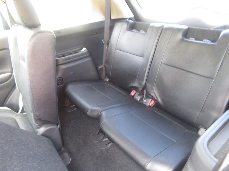 Mitsubishi Outlander Vehicle Full-screen Gallery Image 07