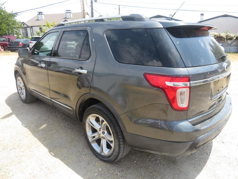 Ford Explorer Vehicle Full-screen Gallery Image 03