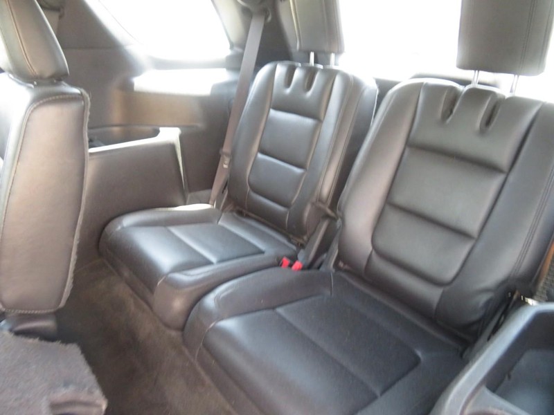 Ford Explorer Vehicle Full-screen Gallery Image 07