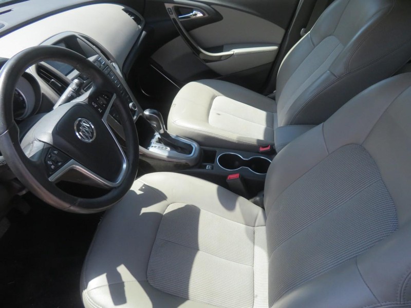 Buick Verano Vehicle Full-screen Gallery Image 05