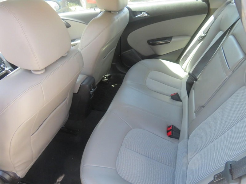 Buick Verano Vehicle Full-screen Gallery Image 06
