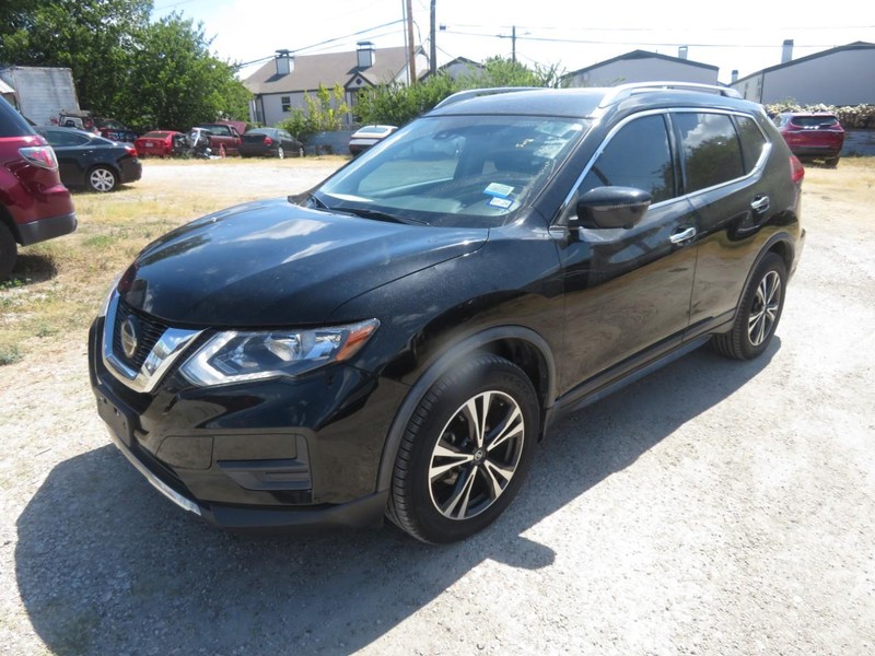 Nissan Rogue Vehicle Full-screen Gallery Image 02