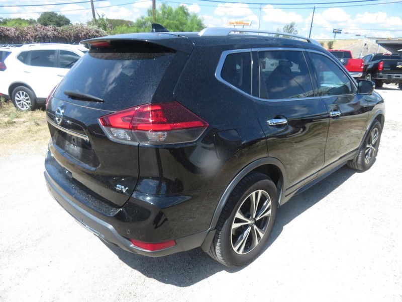 Nissan Rogue Vehicle Full-screen Gallery Image 04
