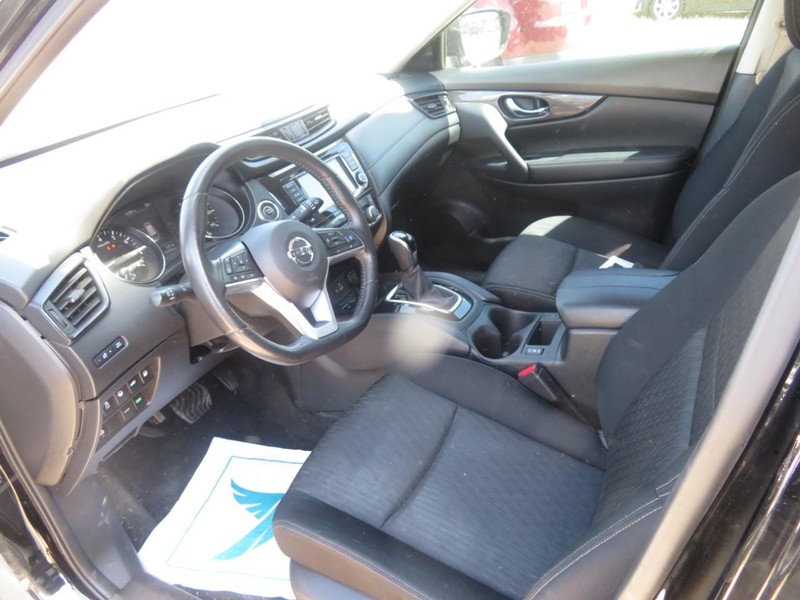 Nissan Rogue Vehicle Full-screen Gallery Image 05