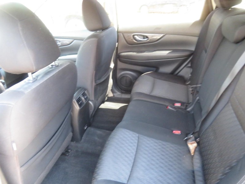 Nissan Rogue Vehicle Full-screen Gallery Image 06