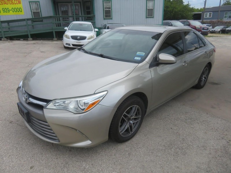 Toyota Camry Vehicle Full-screen Gallery Image 02