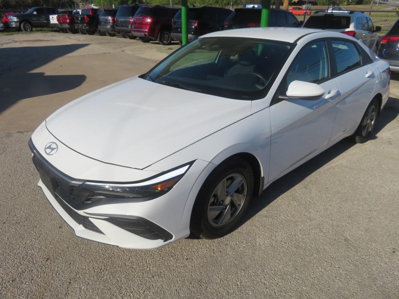 Hyundai Elantra Vehicle Full-screen Gallery Image 02