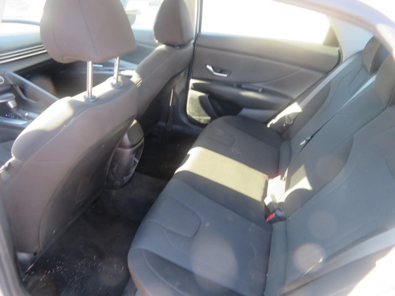 Hyundai Elantra Vehicle Full-screen Gallery Image 06