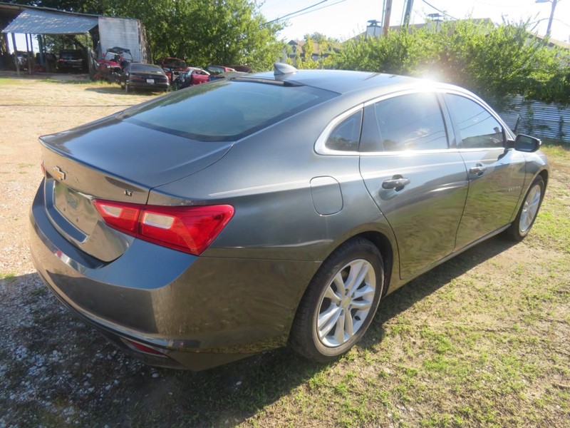 Chevrolet Malibu Vehicle Full-screen Gallery Image 04