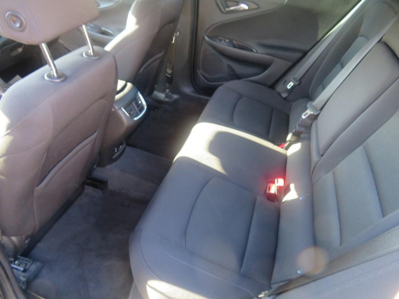 Chevrolet Malibu Vehicle Full-screen Gallery Image 06
