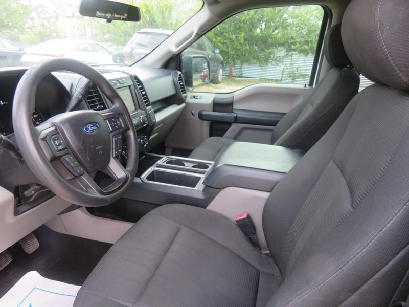 Ford F-150 Vehicle Full-screen Gallery Image 05
