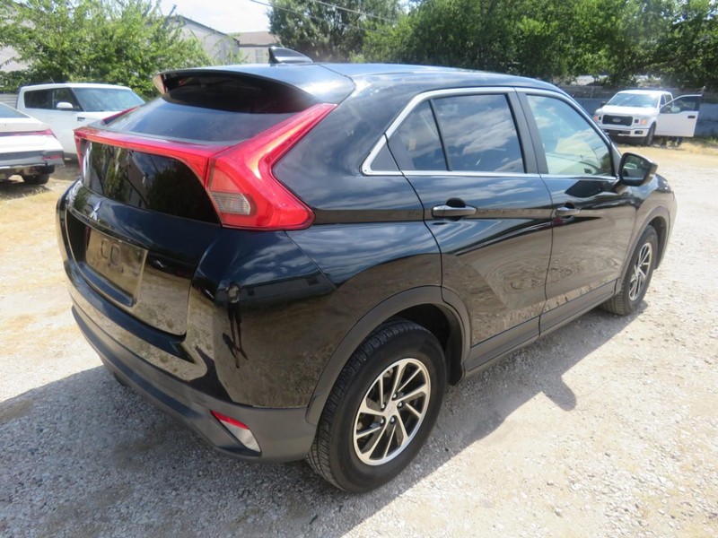 Mitsubishi Eclipse Cross Vehicle Full-screen Gallery Image 04