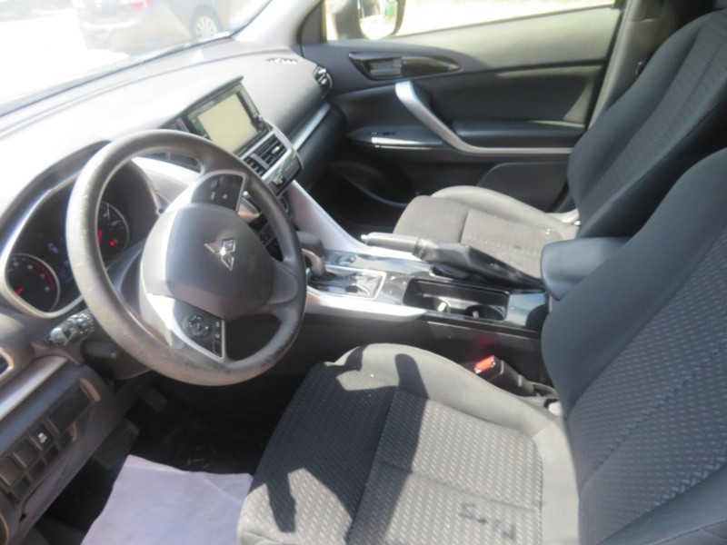 Mitsubishi Eclipse Cross Vehicle Full-screen Gallery Image 05