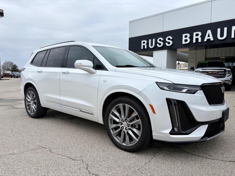 Cadillac XT6 Vehicle Full-screen Gallery Image 02