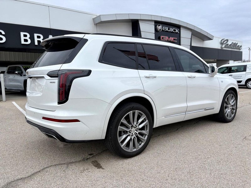 Cadillac XT6 Vehicle Full-screen Gallery Image 03