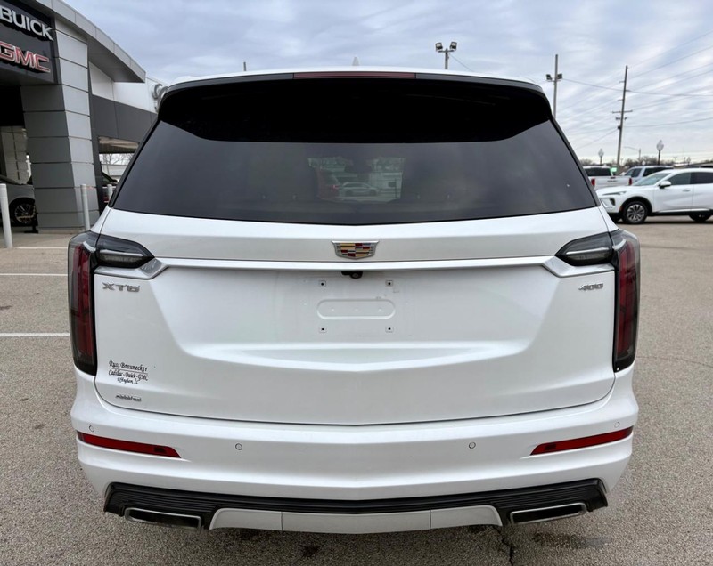 Cadillac XT6 Vehicle Full-screen Gallery Image 04