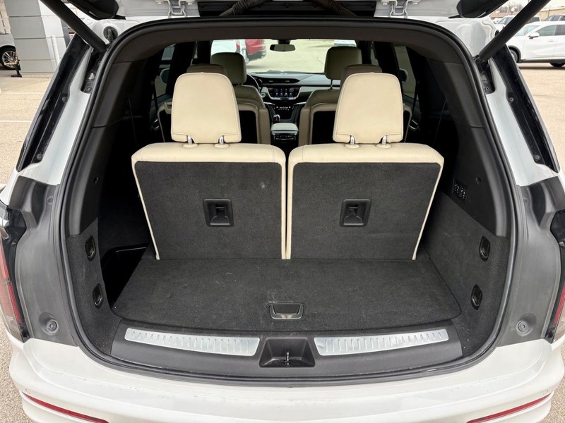 Cadillac XT6 Vehicle Full-screen Gallery Image 05