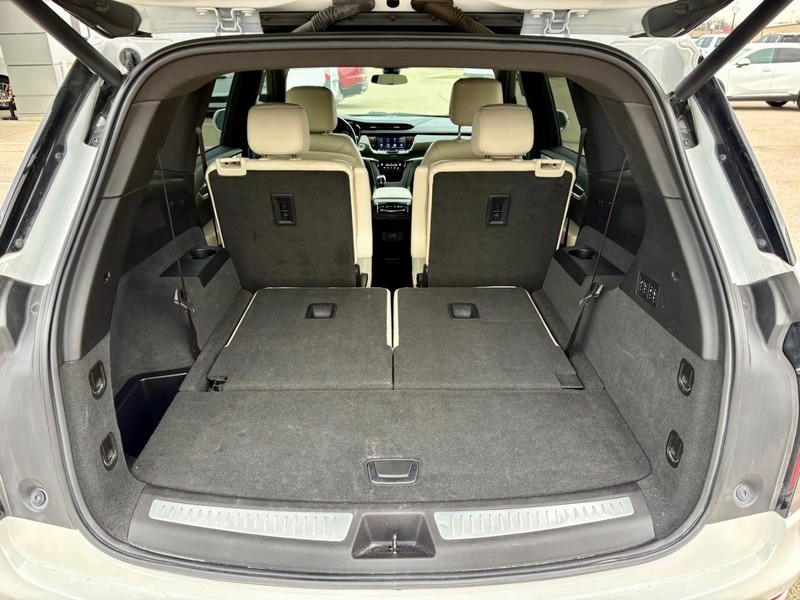 Cadillac XT6 Vehicle Full-screen Gallery Image 06